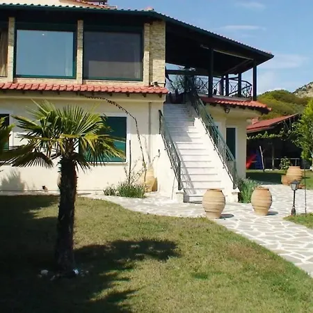 Beach House فيلة Karianí
