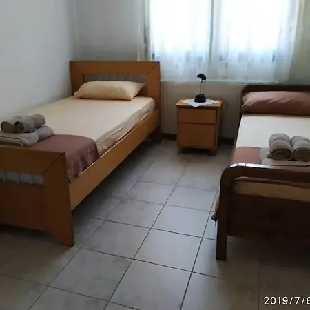 Beach House Karianí