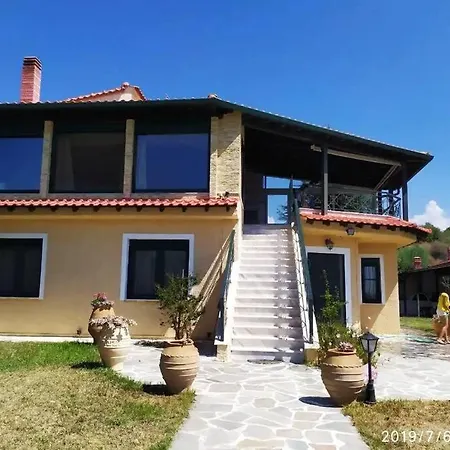Beach House Karianí